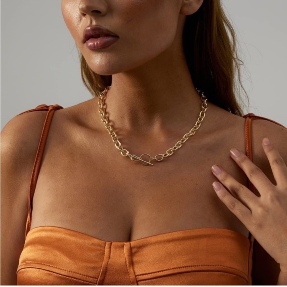 Gold 18k Gold Plated Toggle Chain Necklace - Picture 2 of 3